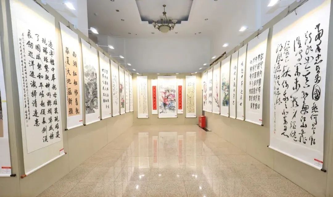 全国广播电视和网络视听行业“喜迎二十大 奋进新征程”书画摄影展在京开幕