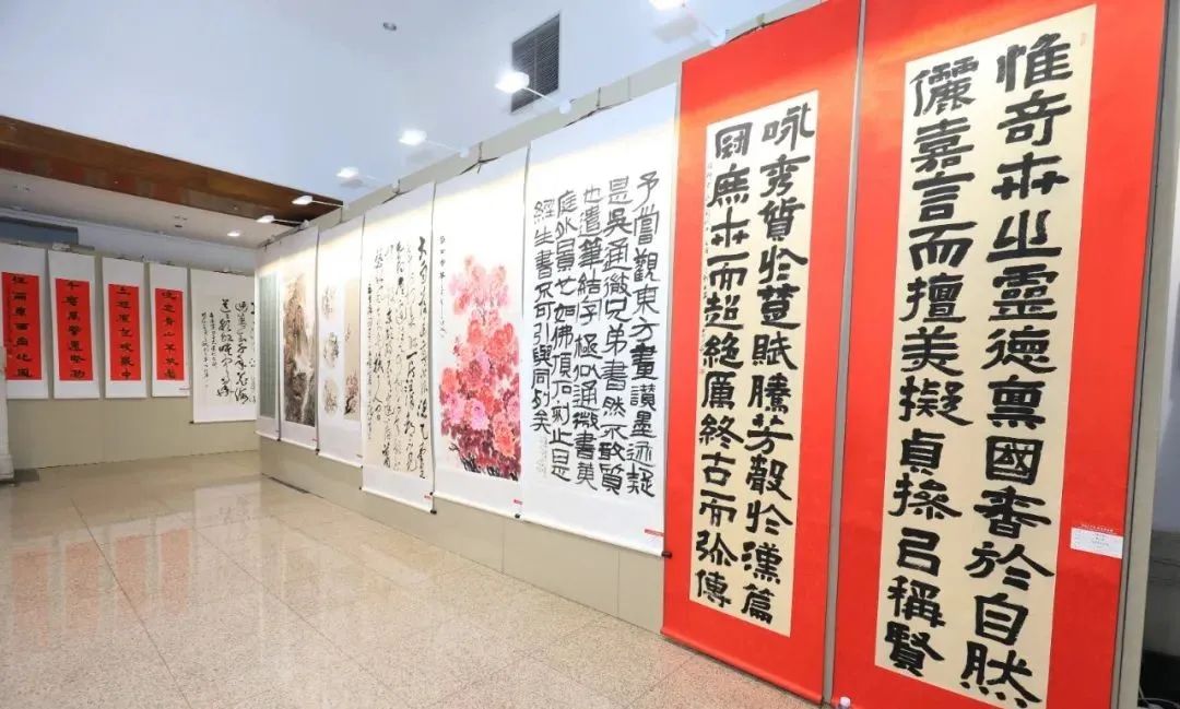 全国广播电视和网络视听行业“喜迎二十大 奋进新征程”书画摄影展在京开幕